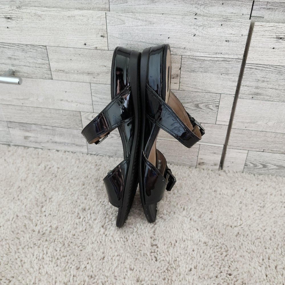 Ecco Classy & Comfortable Black Patent Buckle Slide Sandals - Picture 5 of 7